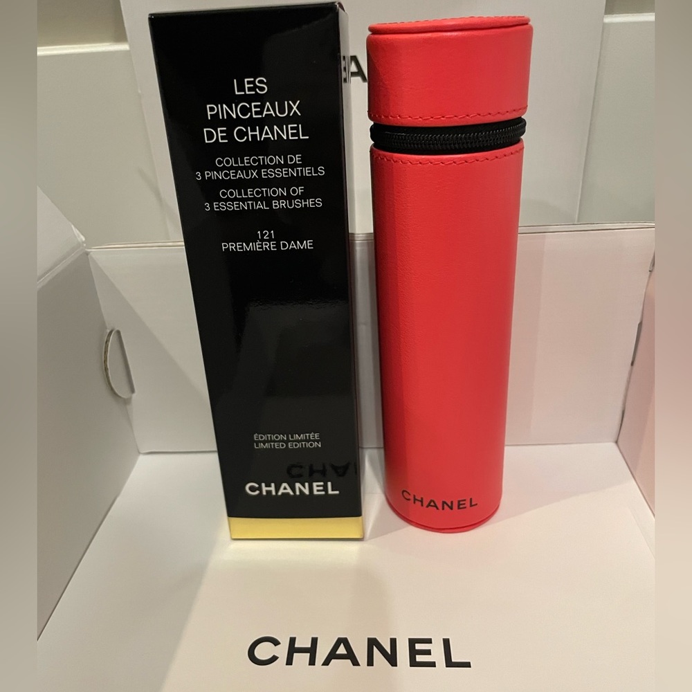 New. Limited Edition. Chanel Codes Couleur. Brush set with case.